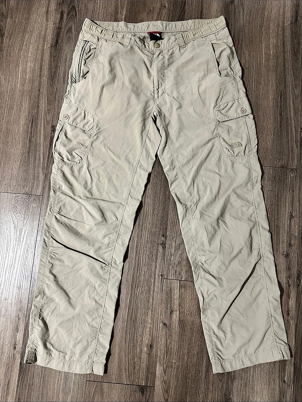 The North Face Men's Cargo Pants Khaki Color
Size Medium